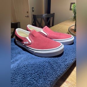 women’s us size 8.5 red vans